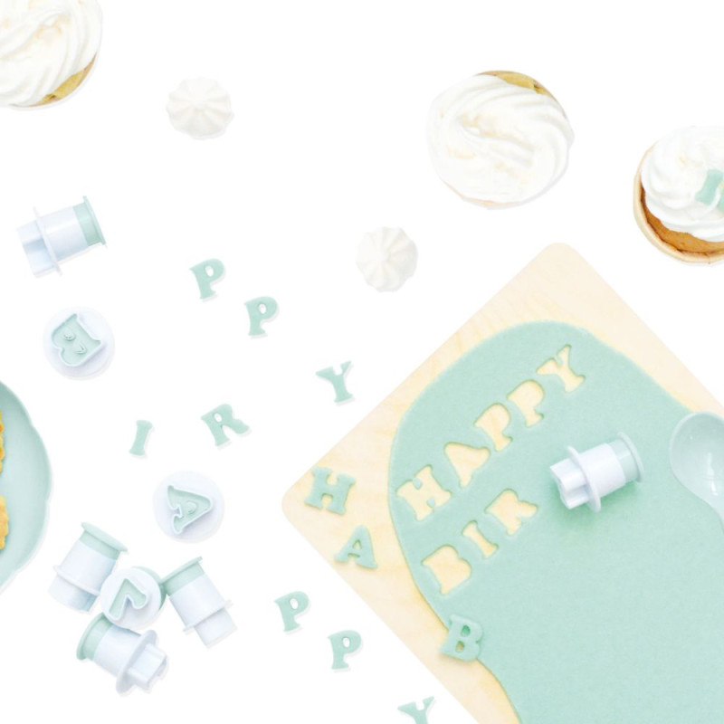 Seau 36 emporte-pièces éjecteurs lettres et chiffres