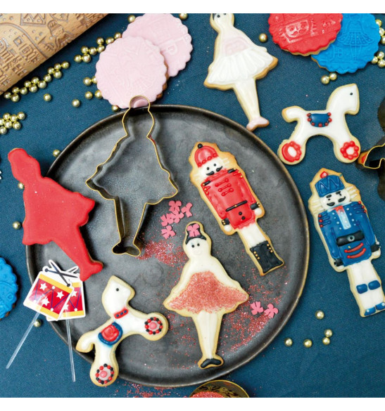 Biscuit casse noisette couvert de pâte à sucre rouge 250g - ScrapCooking