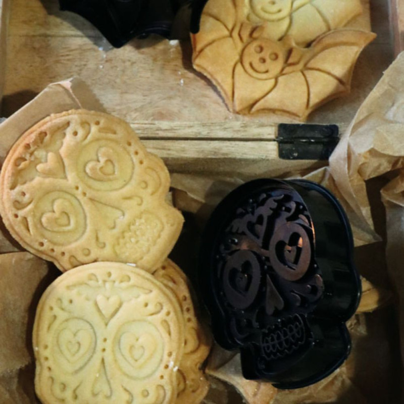 2 Halloween plunger cutters - product image 4 - ScrapCooking