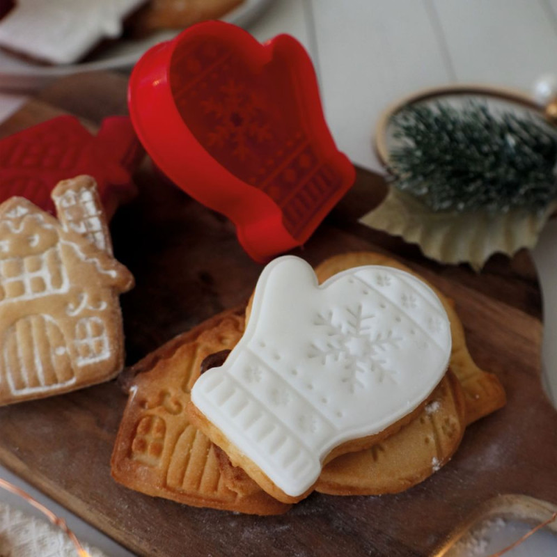 2 emporte-pièces éjecteurs pour biscuits de Noël déco biscuits - ScrapCooking