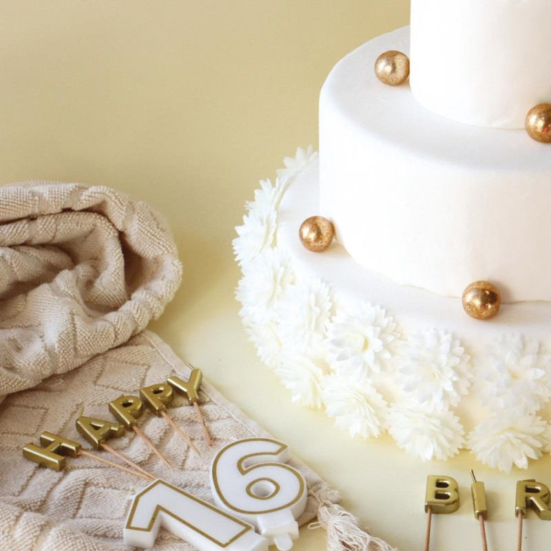 Ambiance pièce-montée pâte à sucre blanche - ScrapCooking