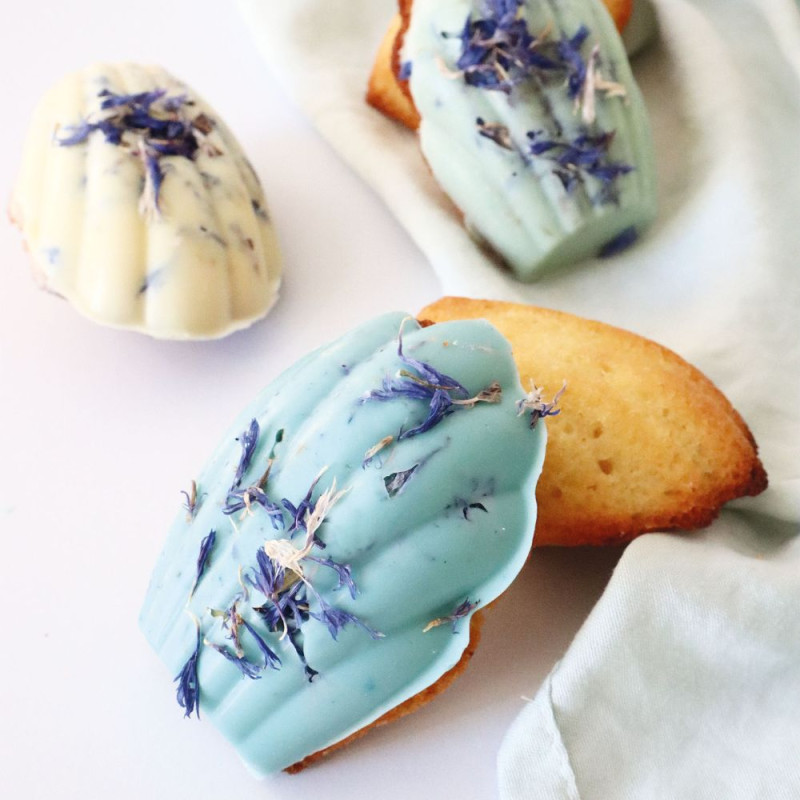 Fleurs de bleuet séchées comestibles madeleines décorées - ScrapCooking