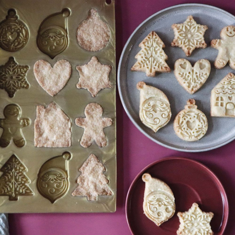 Silicone mould for Christmas biscuits - product image 3 - ScrapCooking
