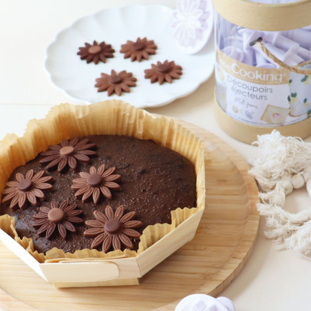 Gâteau au chocolat dans le moule airfryer en bois 18cm et caissettes ScrapCooking®