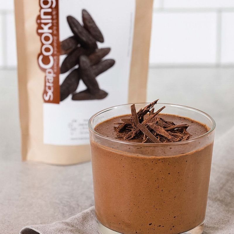 Whole tonka beans for pastries