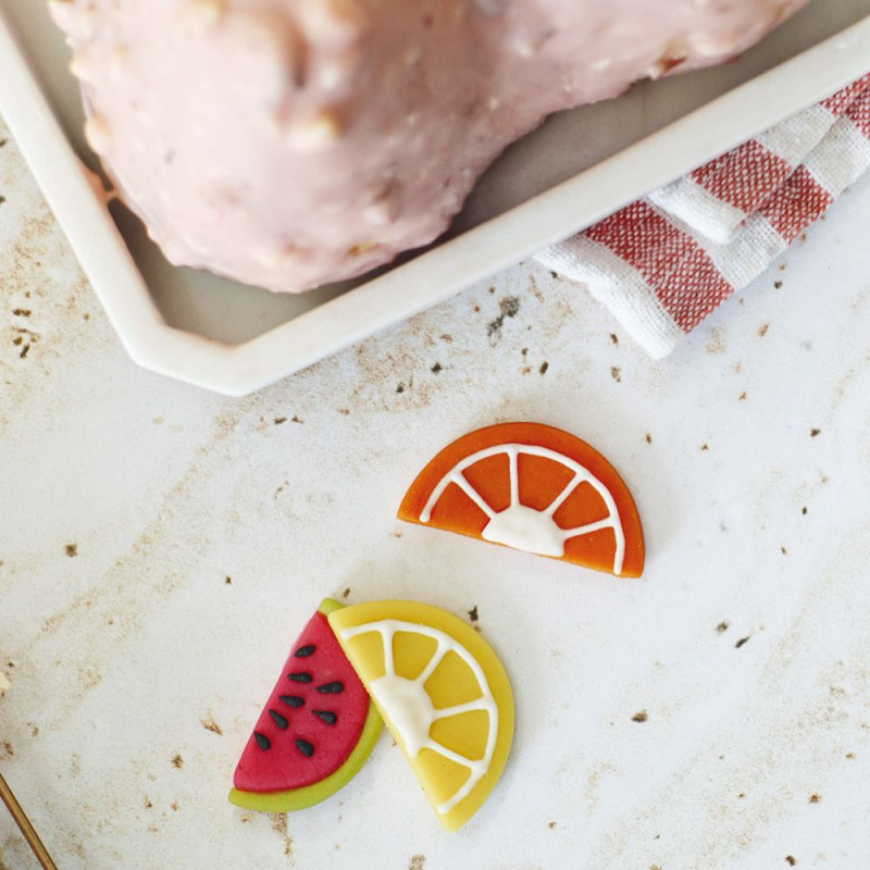 Marzipan fruit shaped cake decorations | ScrapCooking®