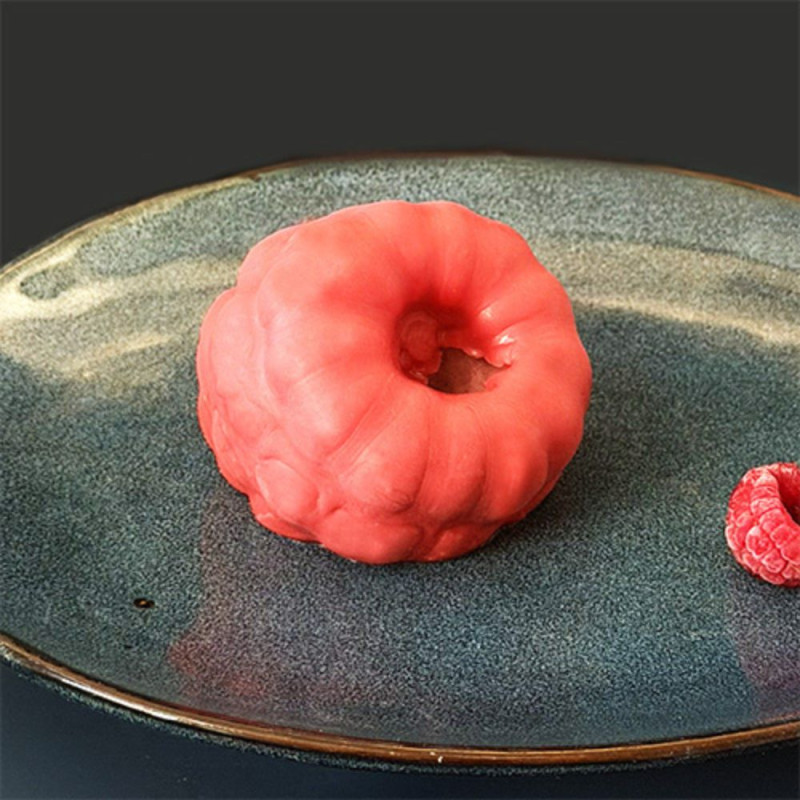 Hyper realistic illusion cake raspberry