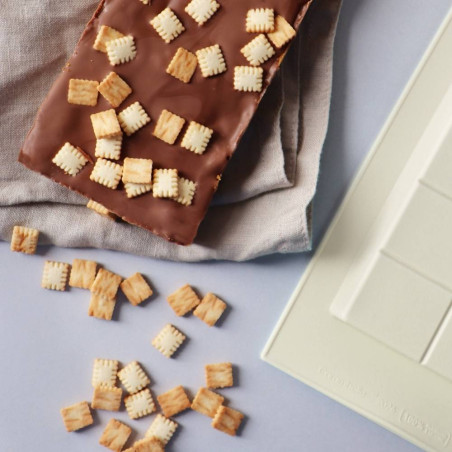Decorative display featuring loose plain Petit-Beurre biscuits - ScrapCooking