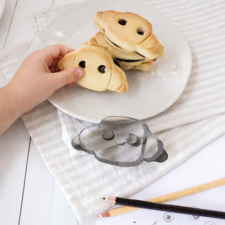 Kawaii stainless steel crescent-shaped biscuit cutter set - ScrapCooking