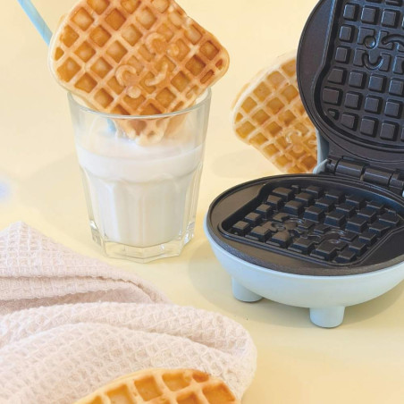 Waffles + Kawaii mini waffle maker from Waffle Factory - ScrapCooking