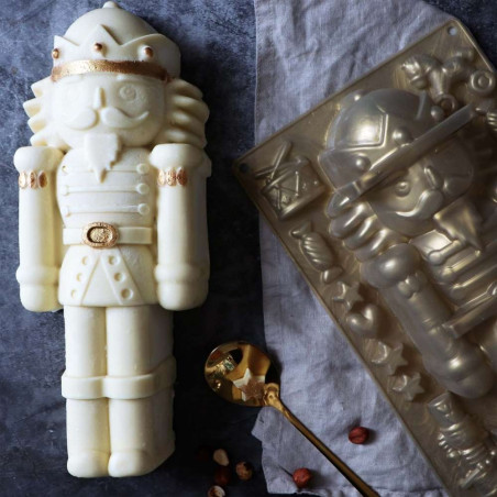 Photo of a Yule log + The Nutcracker mould - ScrapCooking