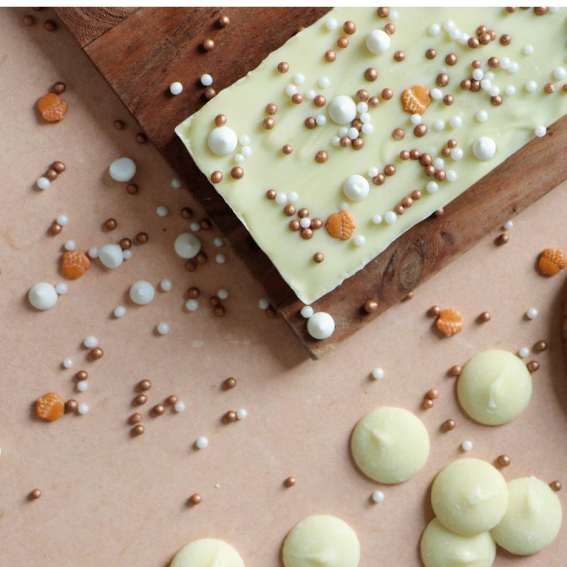 Photo of a chocolate tablet with scattered sweet decorations – Autumn 3D mix - ScrapCooking®