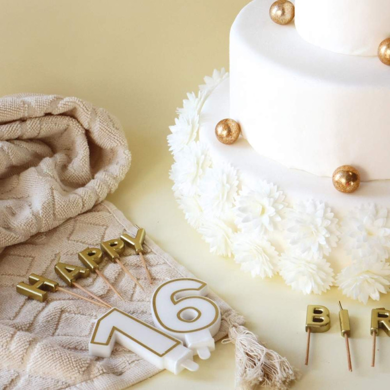 Ambiance avec bougies blanches et dorées - ScrapCooking®