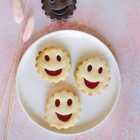 Ambiance sur assiette biscuits sourires fraise - ScrapCooking®
