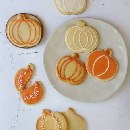 Pumpkin biscuits on a plate - ScrapCooking®