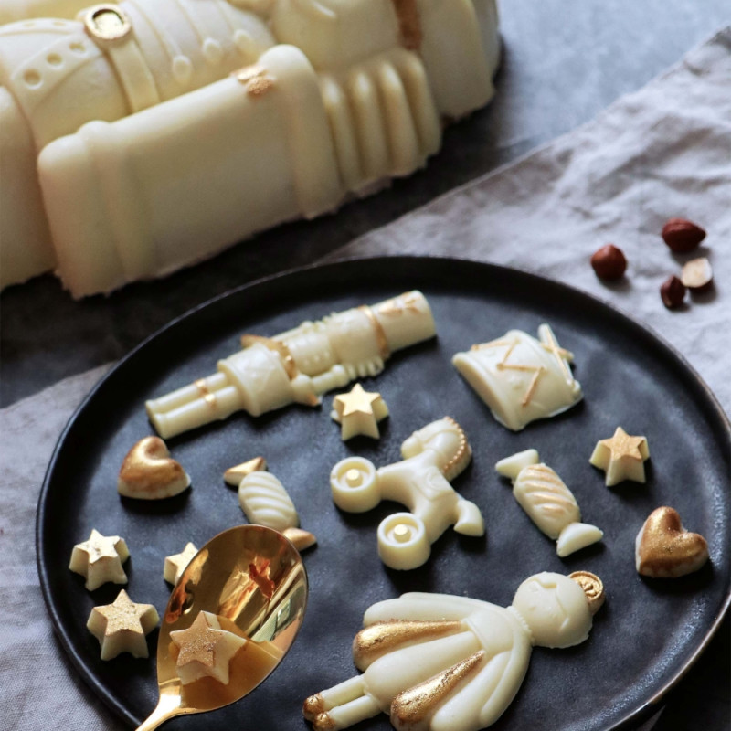 Christmas baking essentials pack : Nutcracker themed chocolate and yule log