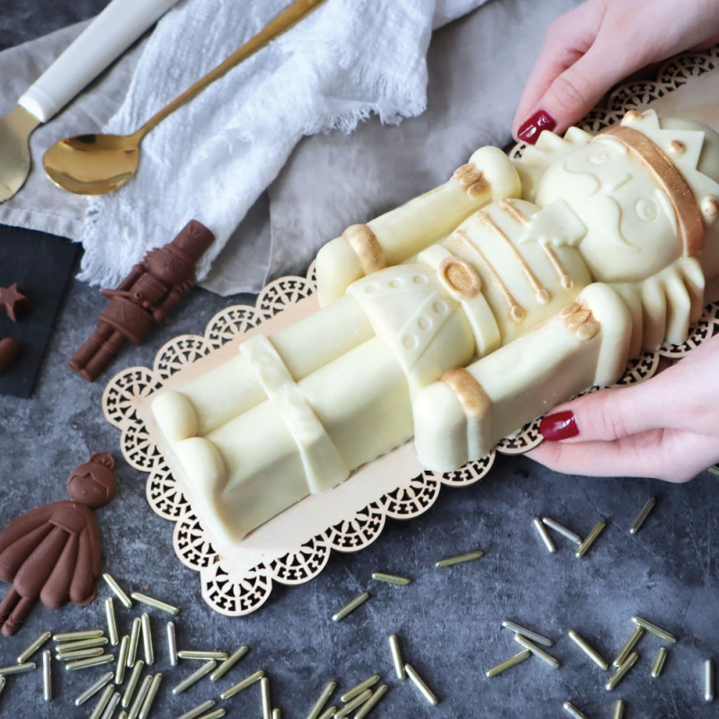 Christmas baking essentials pack : Nutcracker shaped yule log