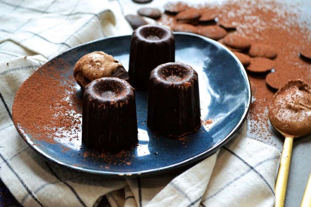 Mousse au chocolat noir sans œufs coques cannelées