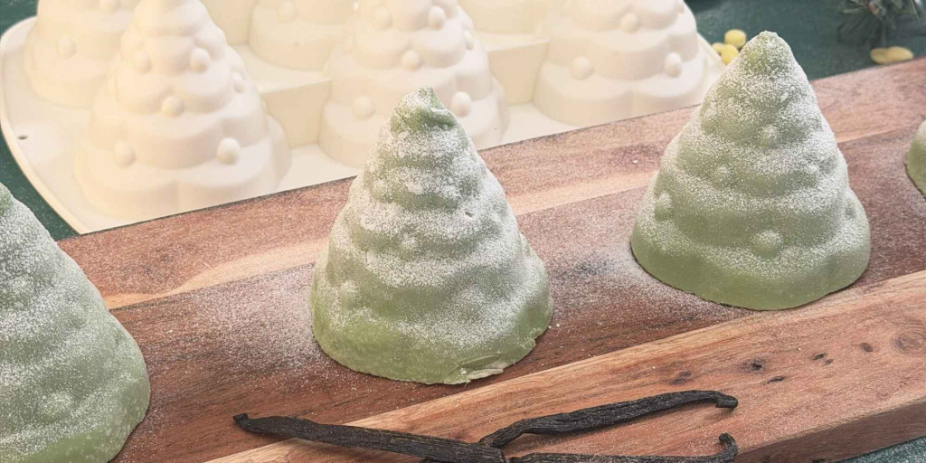 Recette entremets sapin de Noël vanille, amande et cacahuète